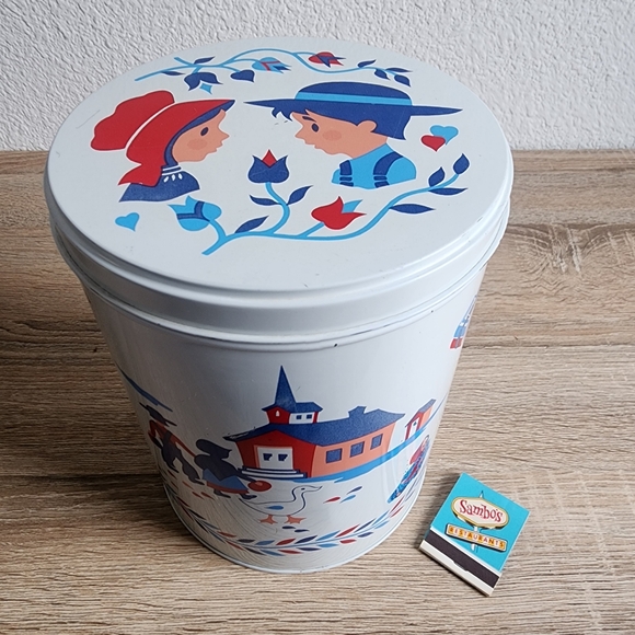 VINTAGE Pennsylvania Dutch Amish White Schoolyard Round Tin Lidded Canister - Picture 11 of 11